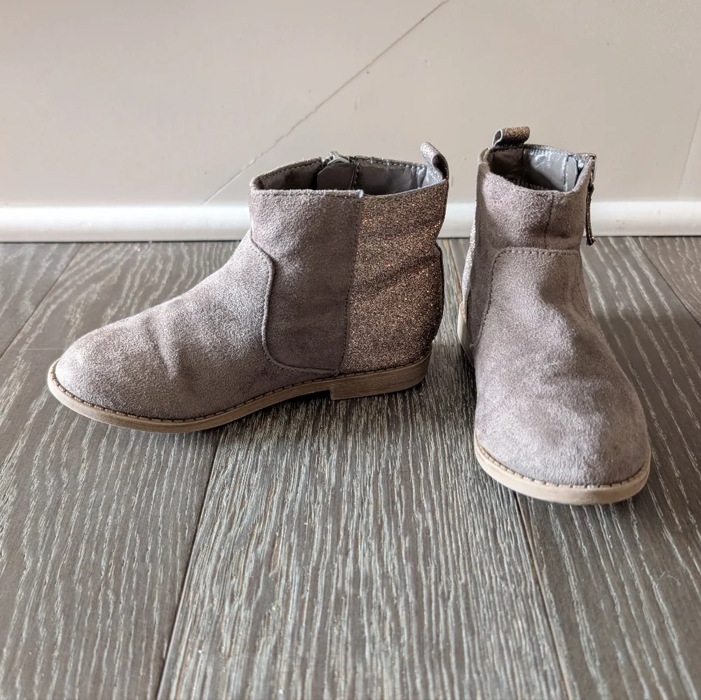 3/$15 - Harper Canyon Brown Suede Ankle Boots with Glitter Size 9